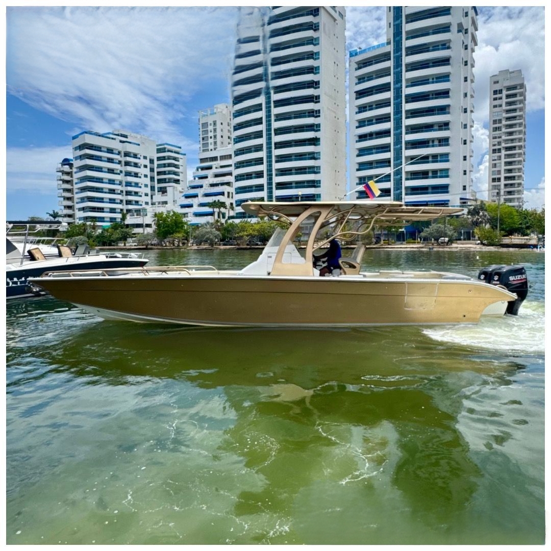 Bote de lujo en Cartagena